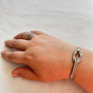 Knoop armband - zilver kleur